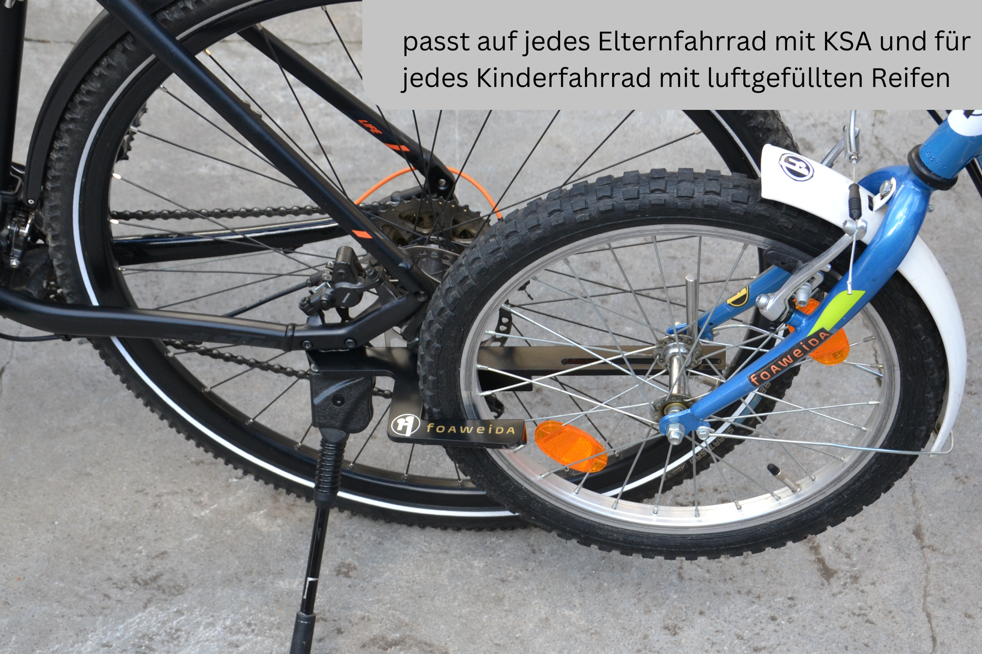 Kinderfahrrad an Fahrrad