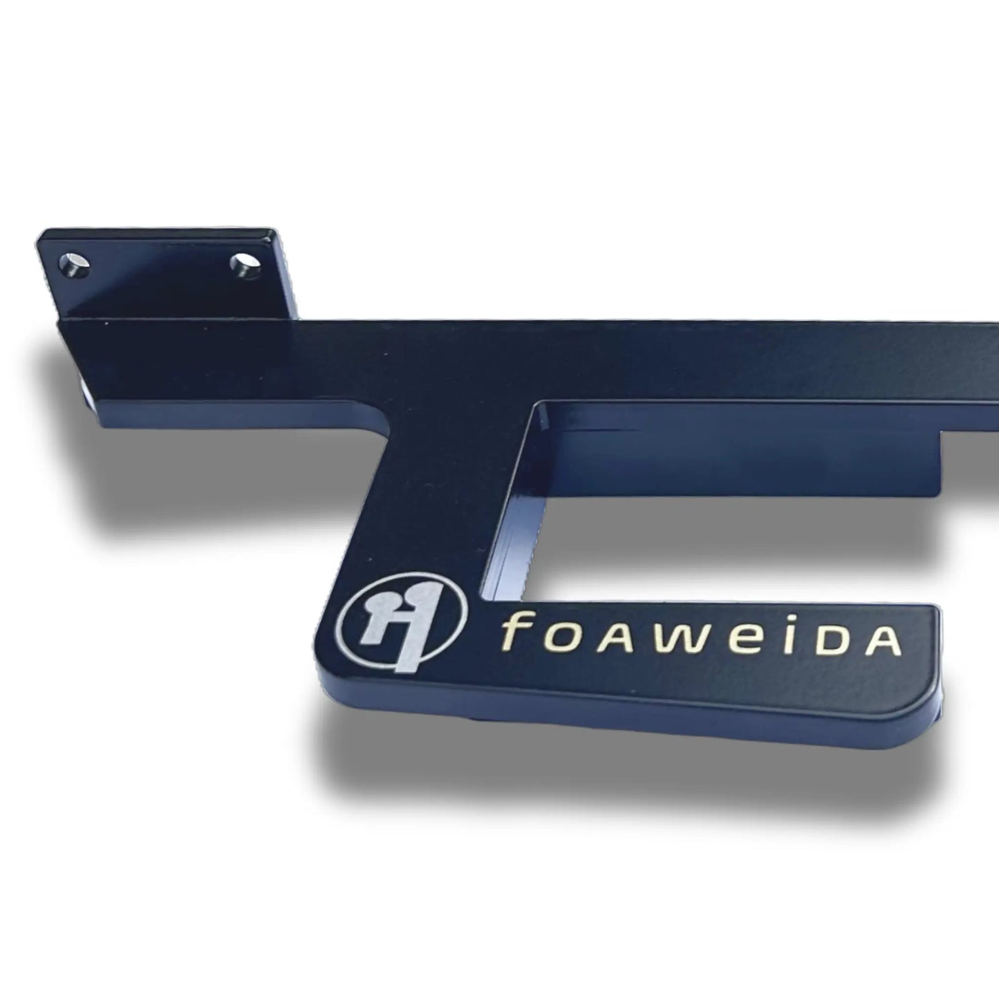Foaweida Mitnehmsystem Produktausschnitt vorne mit Reifenauflage, KSA Montagebohrungen und Logo