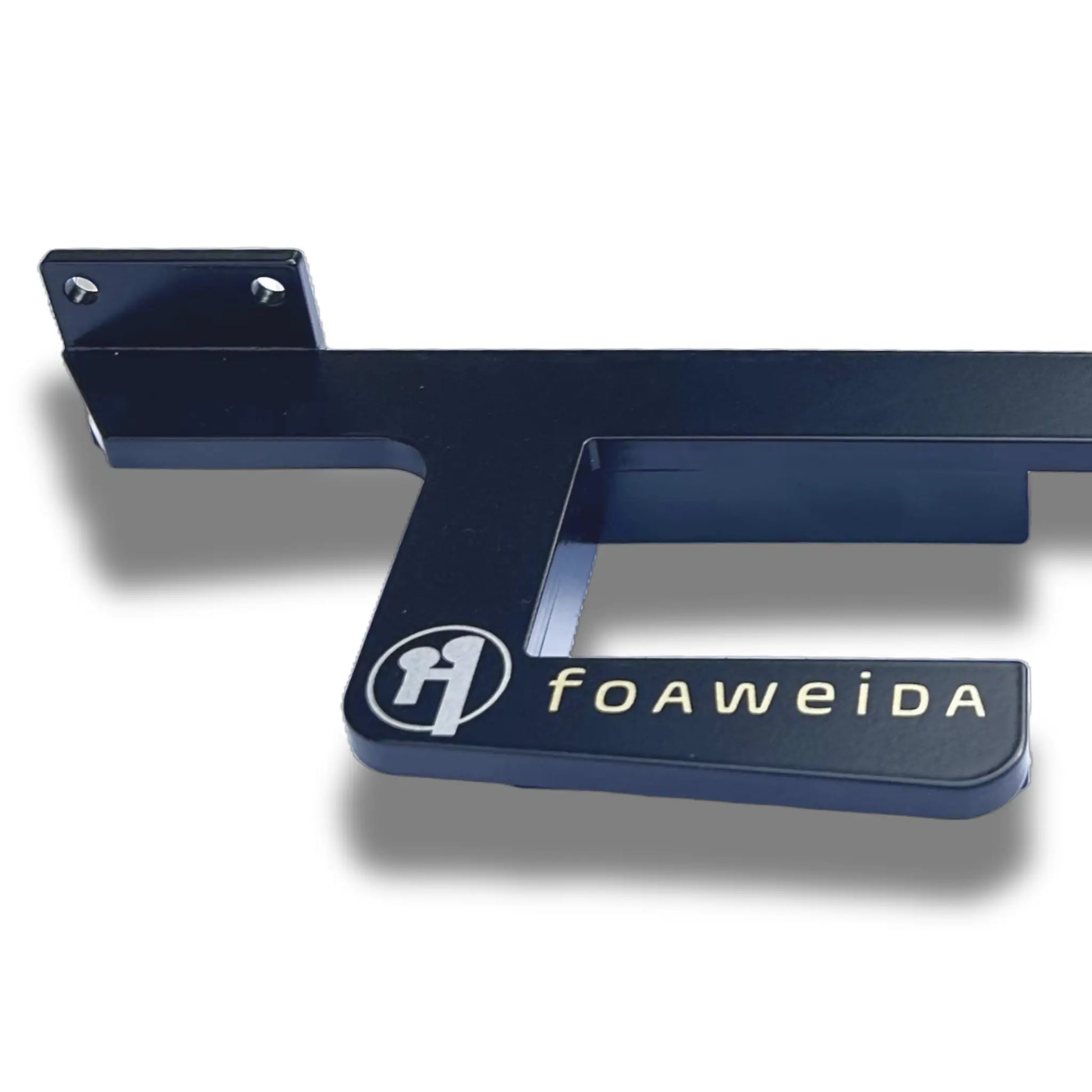 Foaweida Mitnehmsystem Produktausschnitt vorne mit Reifenauflage, KSA Montagebohrungen und Logo